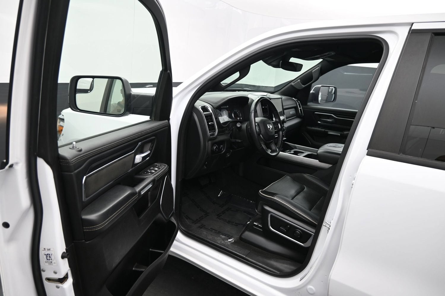 2024 RAM 1500 Laramie Crew Cab 4x4 5'7" Box
