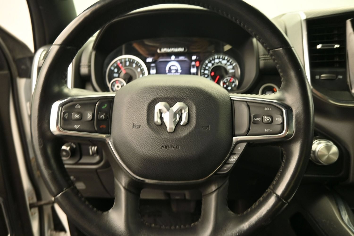 2024 RAM 1500 Laramie Crew Cab 4x4 5'7" Box
