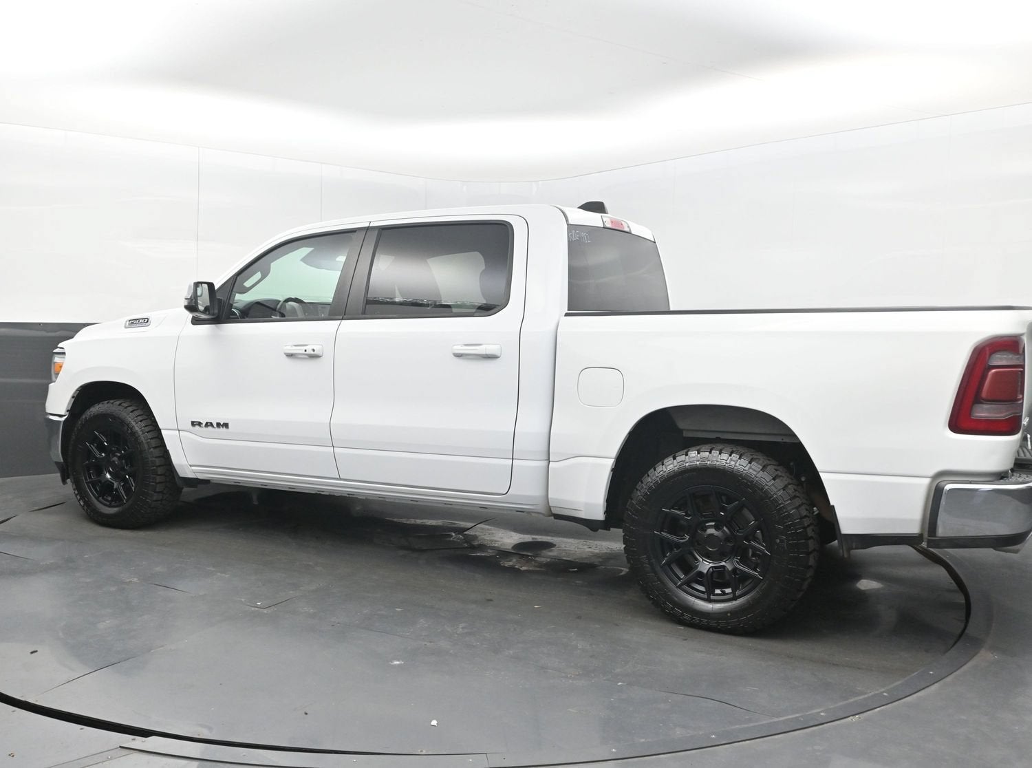 2024 RAM 1500 Laramie Crew Cab 4x4 5'7" Box