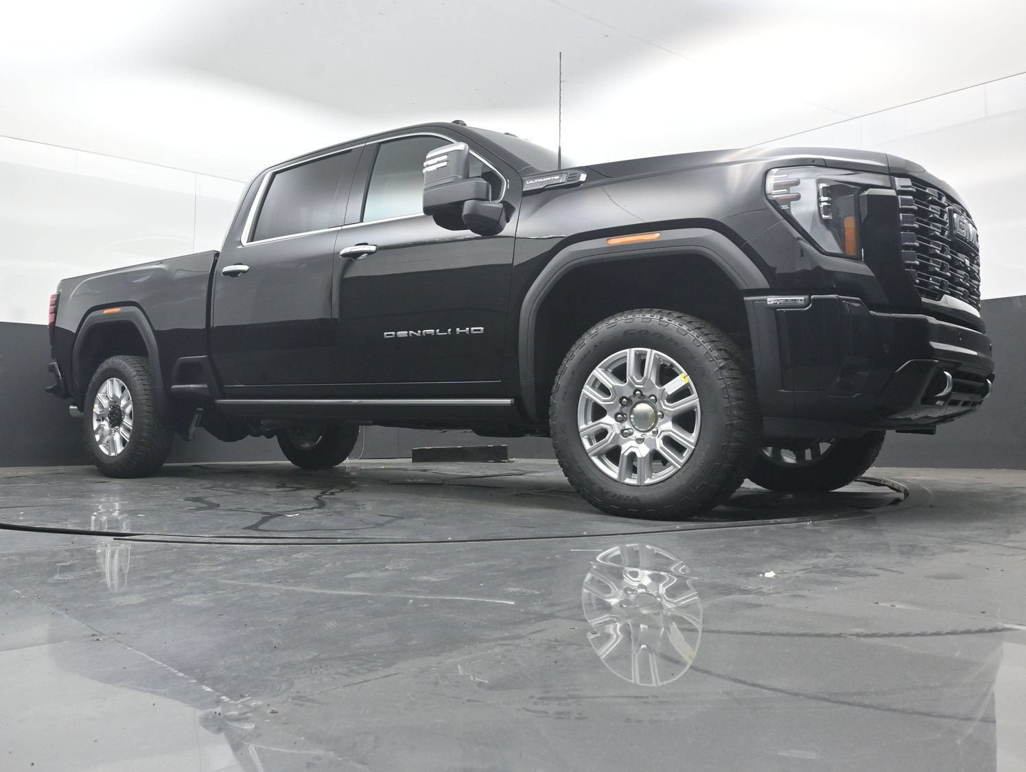 2026 GMC Sierra 2500HD Denali Ultimate - Photo 17