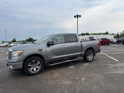 2017 Nissan TITAN SV