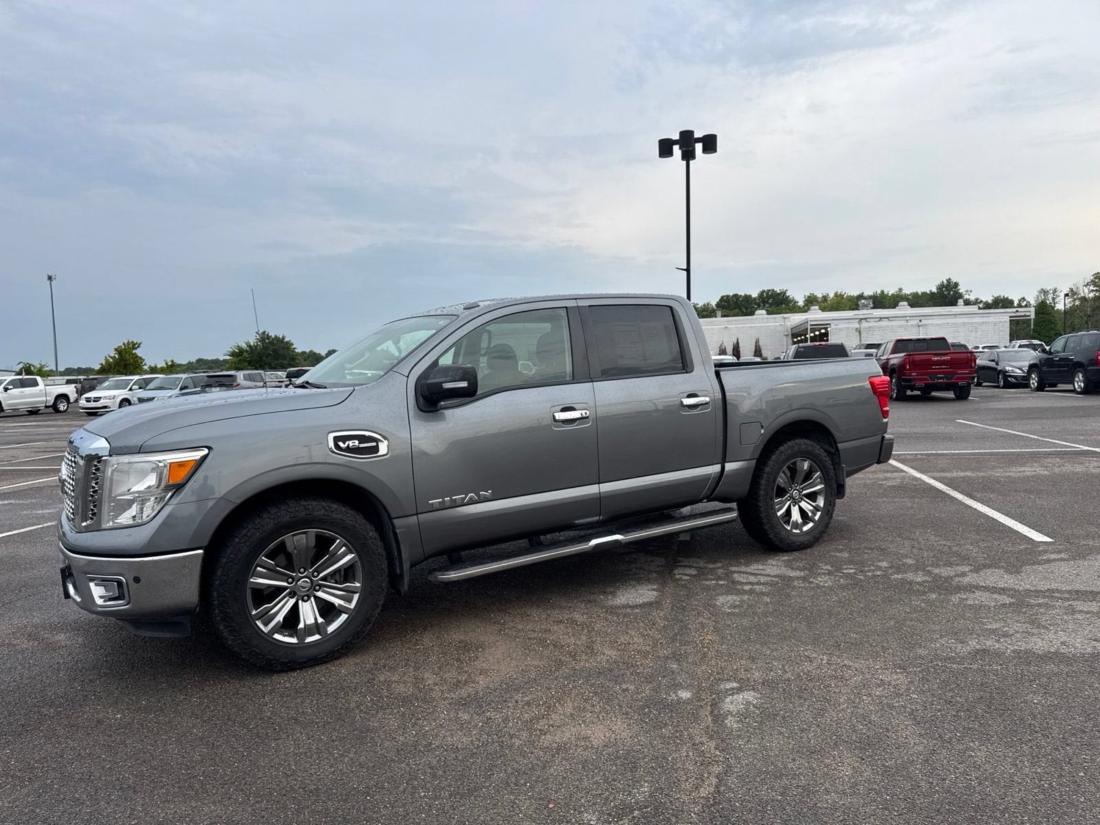 2017 Nissan TITAN SV
