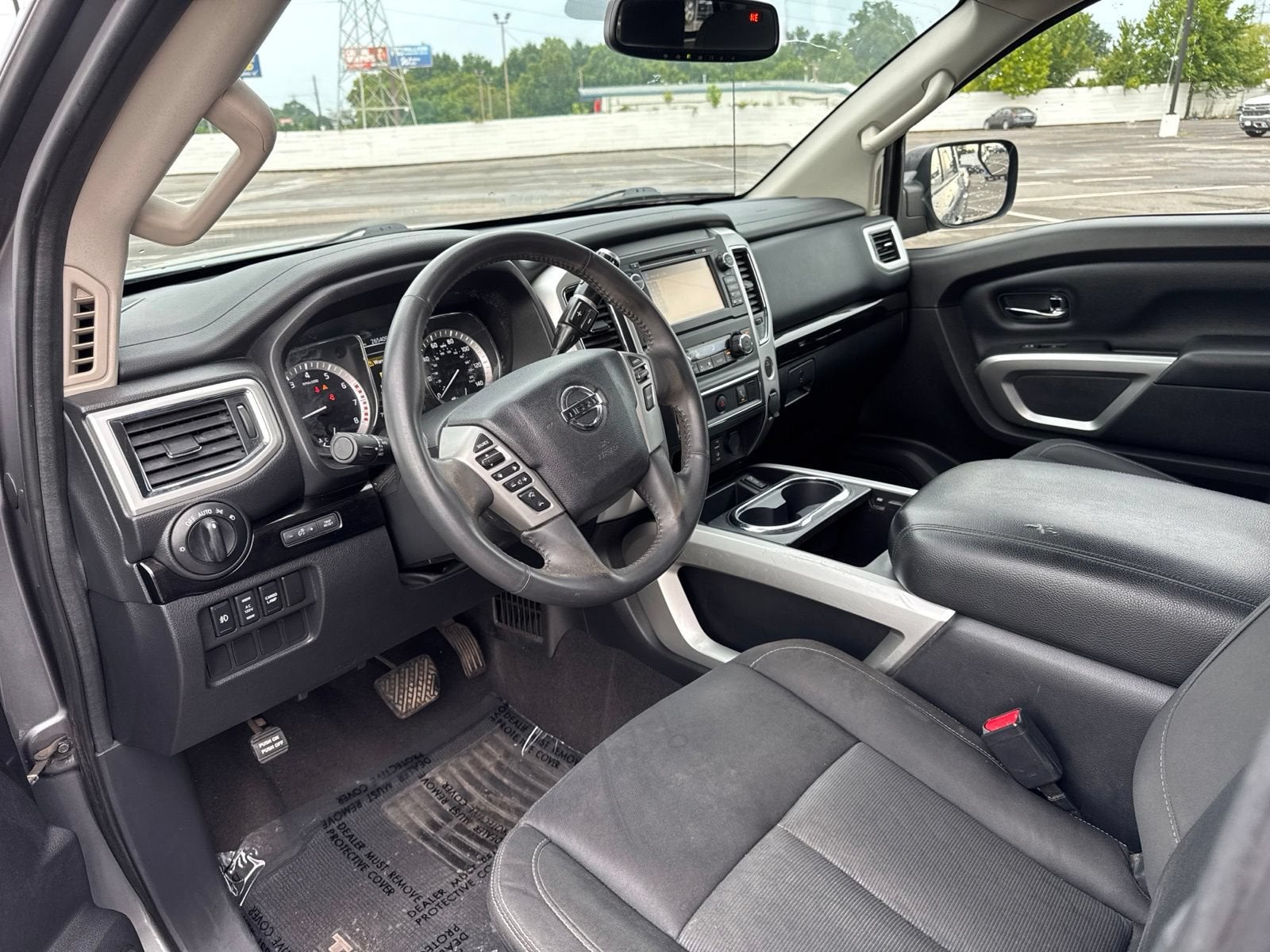 2017 Nissan TITAN SV