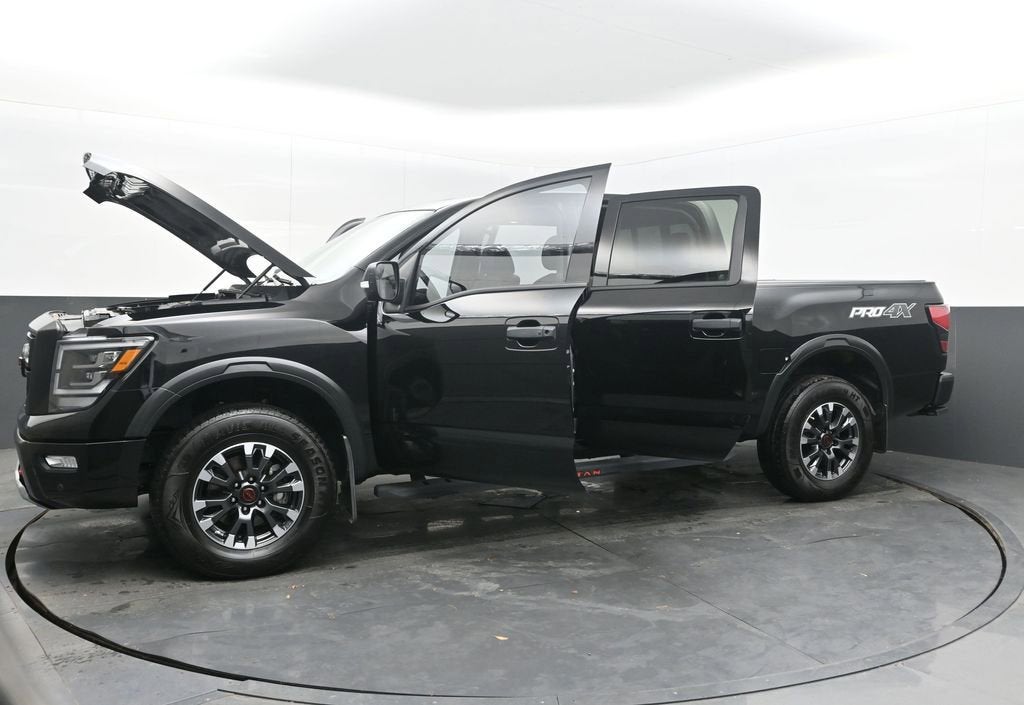 2024 Nissan TITAN Crew Cab PRO-4X 4x4