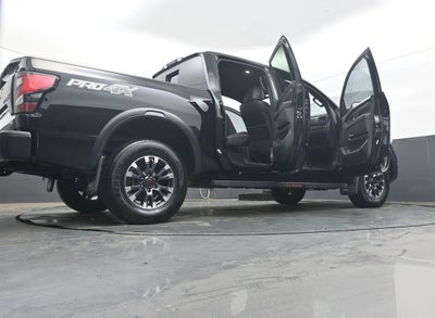 2024 Nissan TITAN Crew Cab PRO-4X 4x4