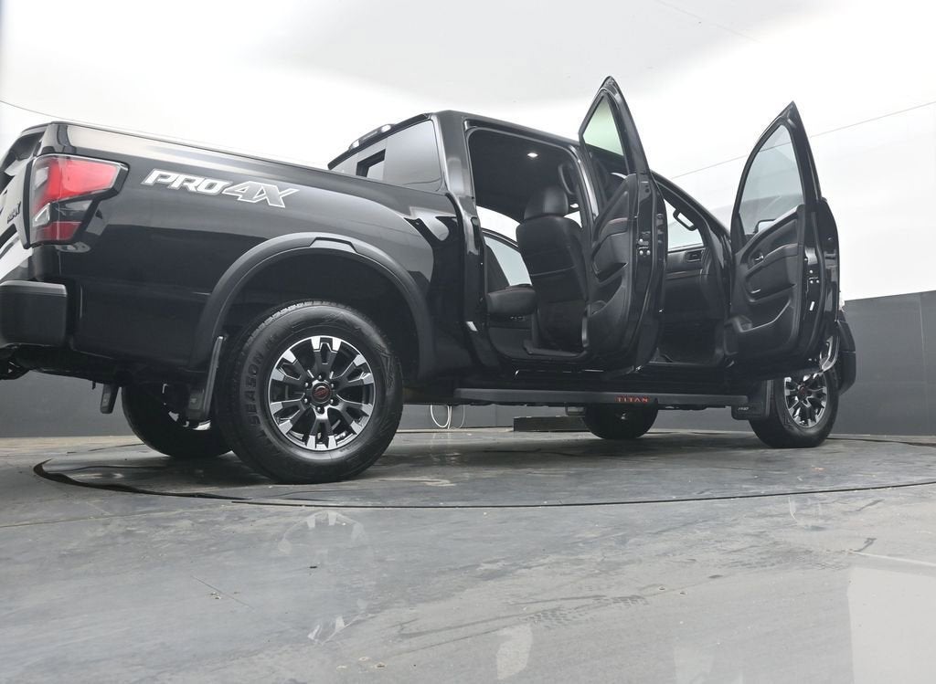 2024 Nissan TITAN Crew Cab PRO-4X 4x4