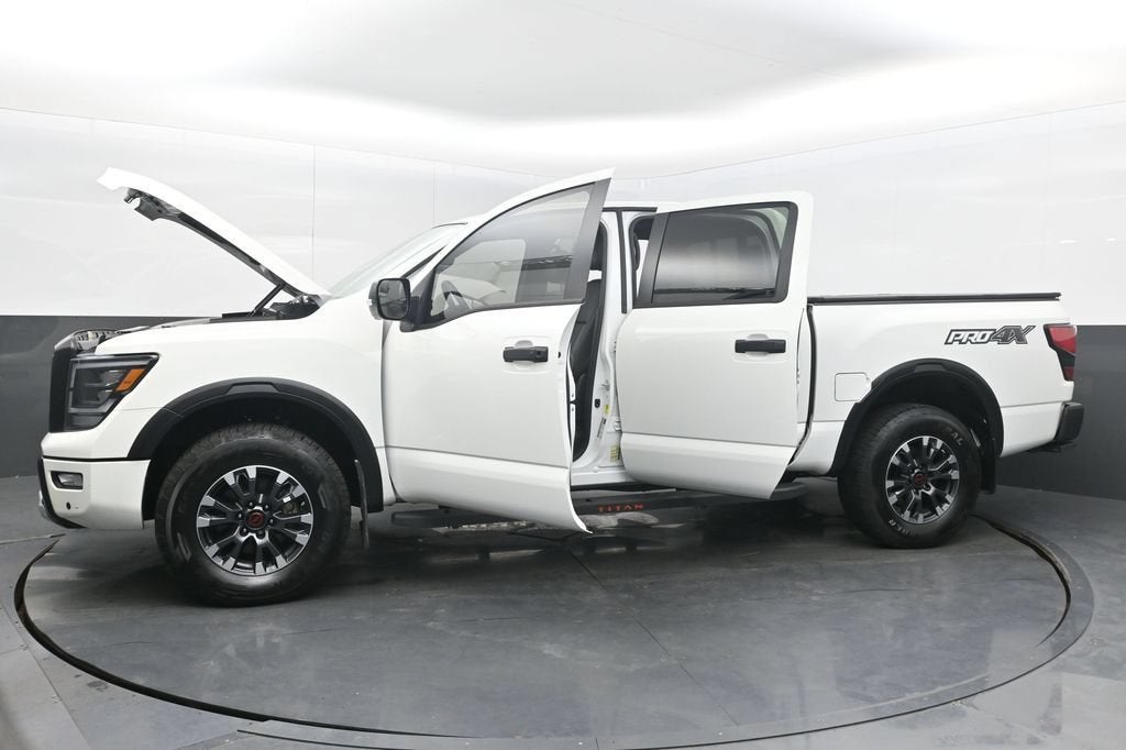2023 Nissan TITAN Crew Cab PRO-4X 4x4