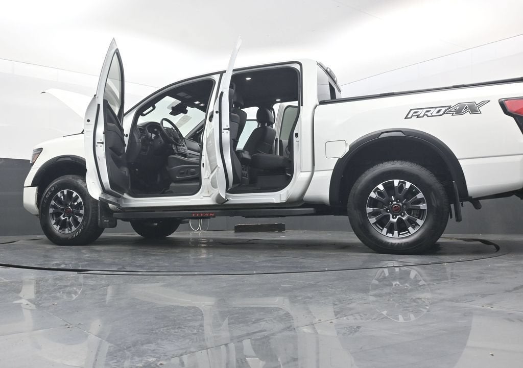 2023 Nissan TITAN Crew Cab PRO-4X 4x4