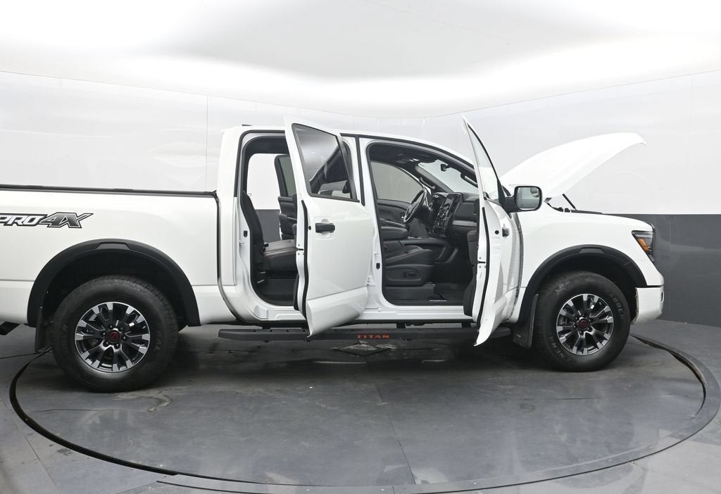 2023 Nissan TITAN Crew Cab PRO-4X 4x4