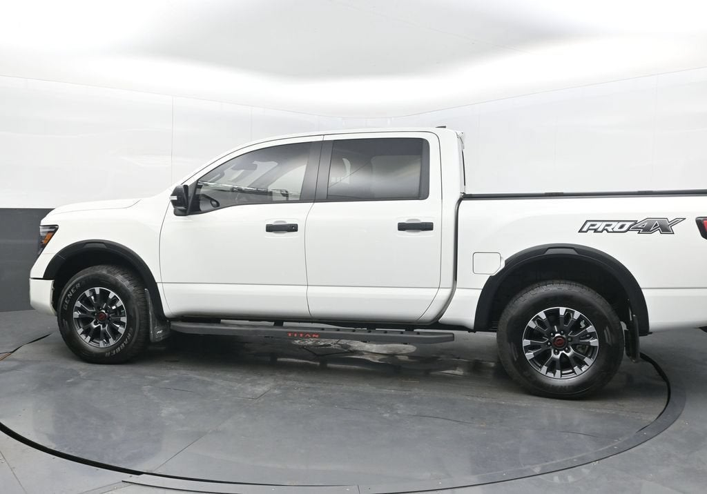 2023 Nissan TITAN Crew Cab PRO-4X 4x4