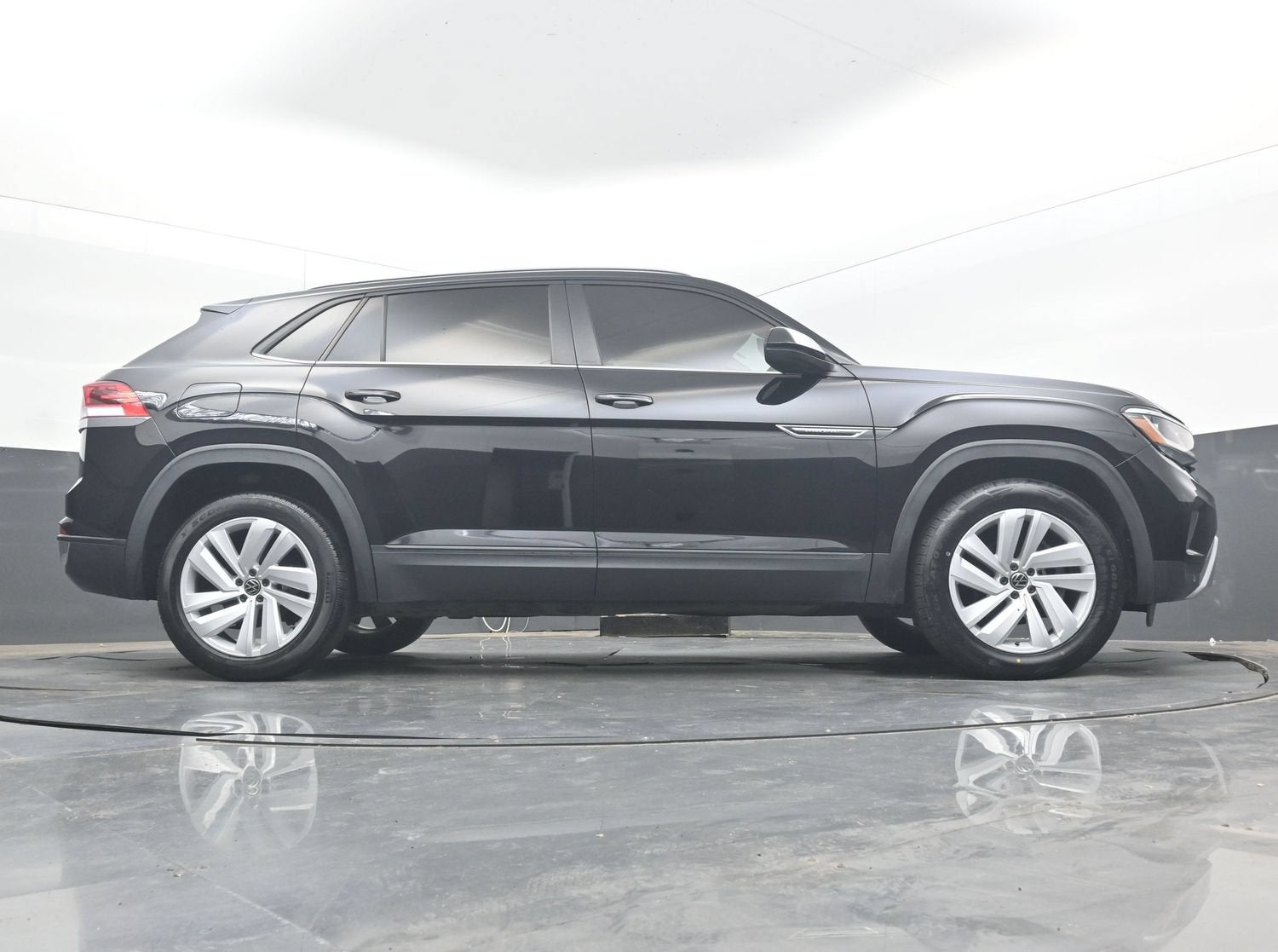 2021 Volkswagen Atlas Cross Sport 2.0T SE w/Technology