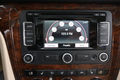 2012 Volkswagen Passat SE w/Sunroof & Nav
