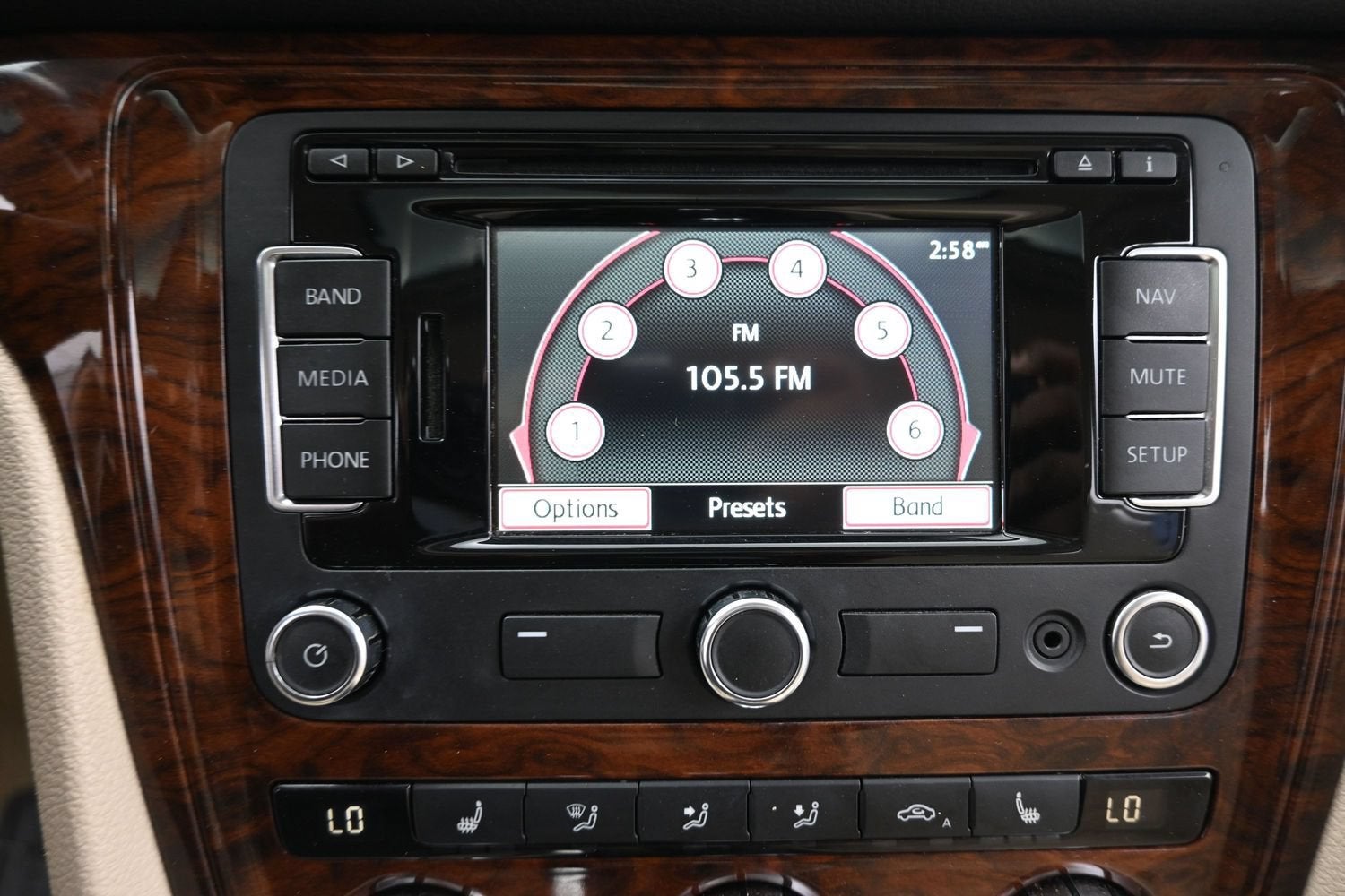 2012 Volkswagen Passat SE w/Sunroof & Nav