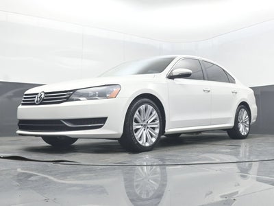 2012 Volkswagen Passat SE w/Sunroof & Nav