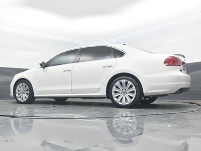 2012 Volkswagen Passat SE w/Sunroof & Nav