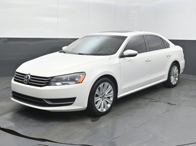 2012 Volkswagen Passat SE w/Sunroof & Nav