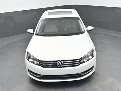 2012 Volkswagen Passat SE w/Sunroof & Nav