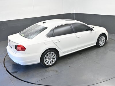 2012 Volkswagen Passat SE w/Sunroof & Nav