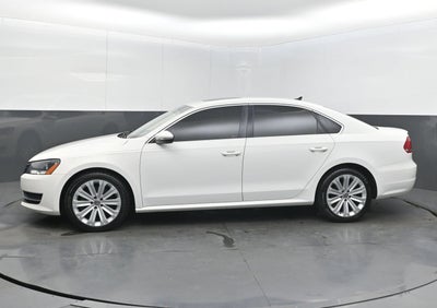 2012 Volkswagen Passat SE w/Sunroof & Nav