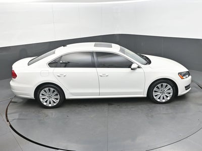2012 Volkswagen Passat SE w/Sunroof & Nav