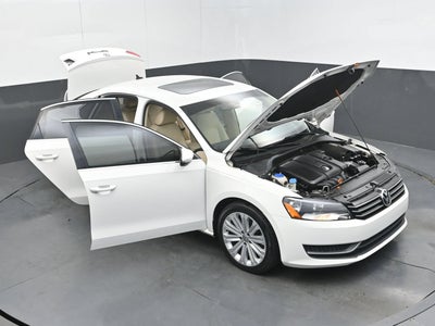 2012 Volkswagen Passat SE w/Sunroof & Nav
