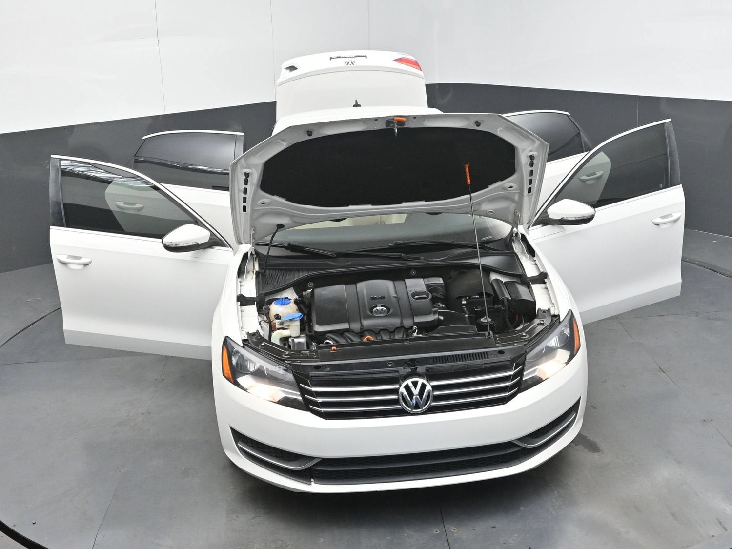 2012 Volkswagen Passat SE w/Sunroof & Nav