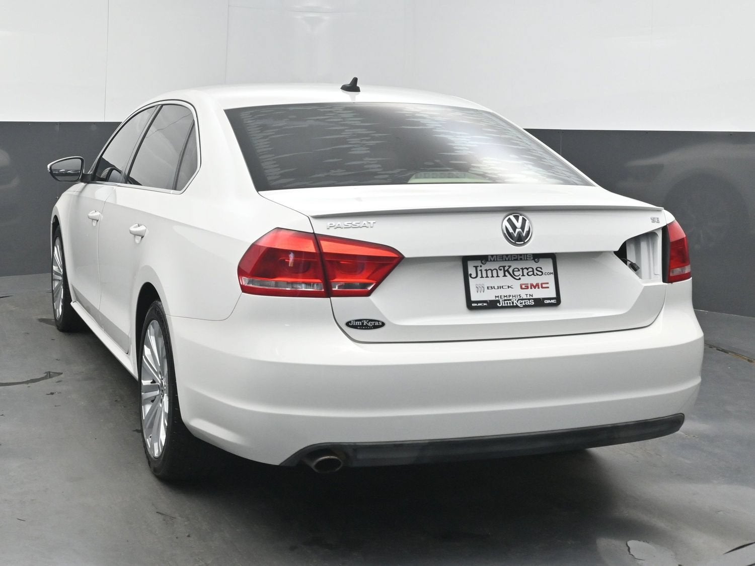 2012 Volkswagen Passat SE w/Sunroof & Nav