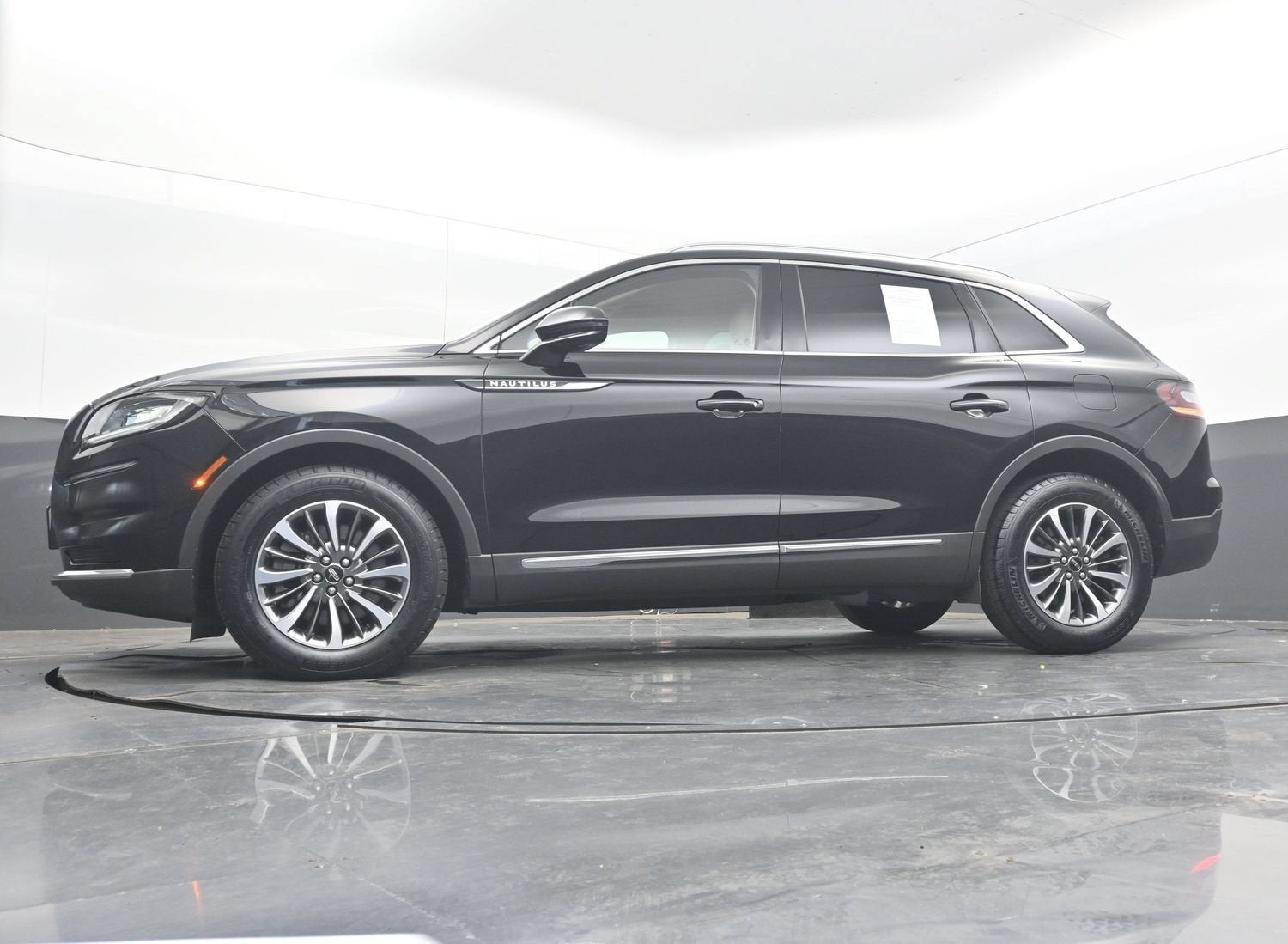 2023 Lincoln Nautilus Standard