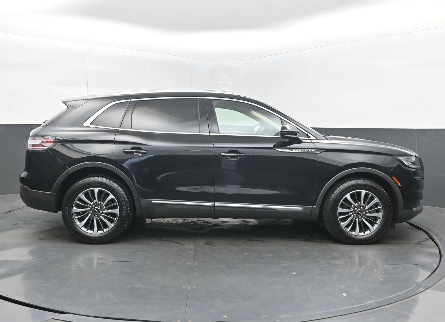 2023 Lincoln Nautilus Standard