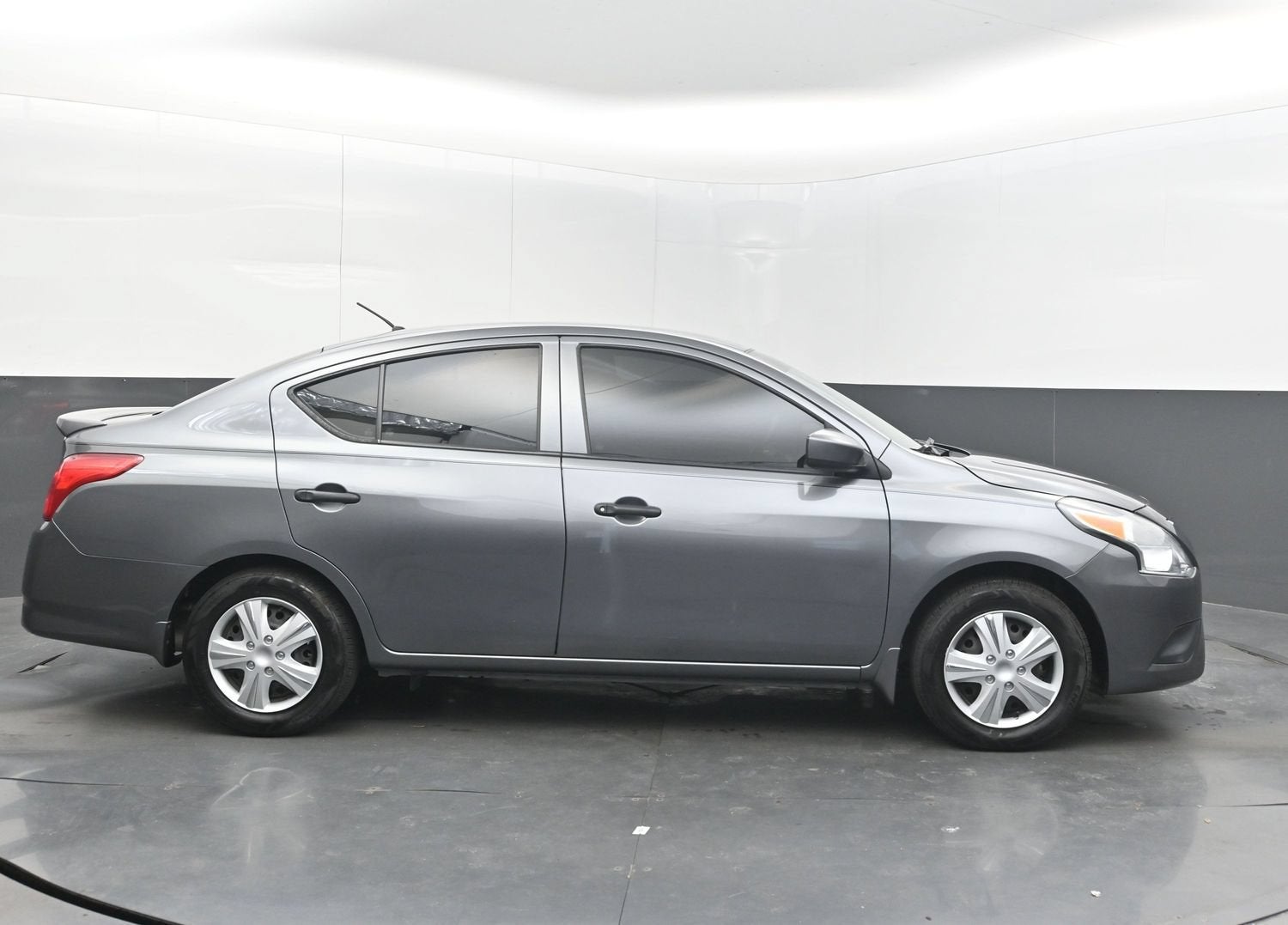 2019 Nissan Versa 1.6 S+