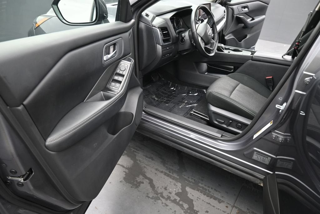 2025 Nissan Rogue SV FWD