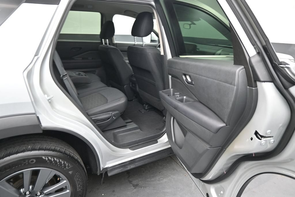 2025 Nissan Pathfinder SV - Photo 10