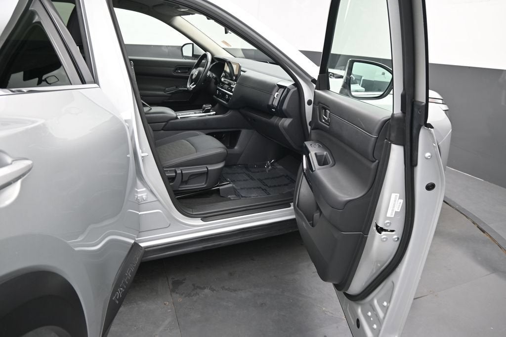 2025 Nissan Pathfinder SV - Photo 11