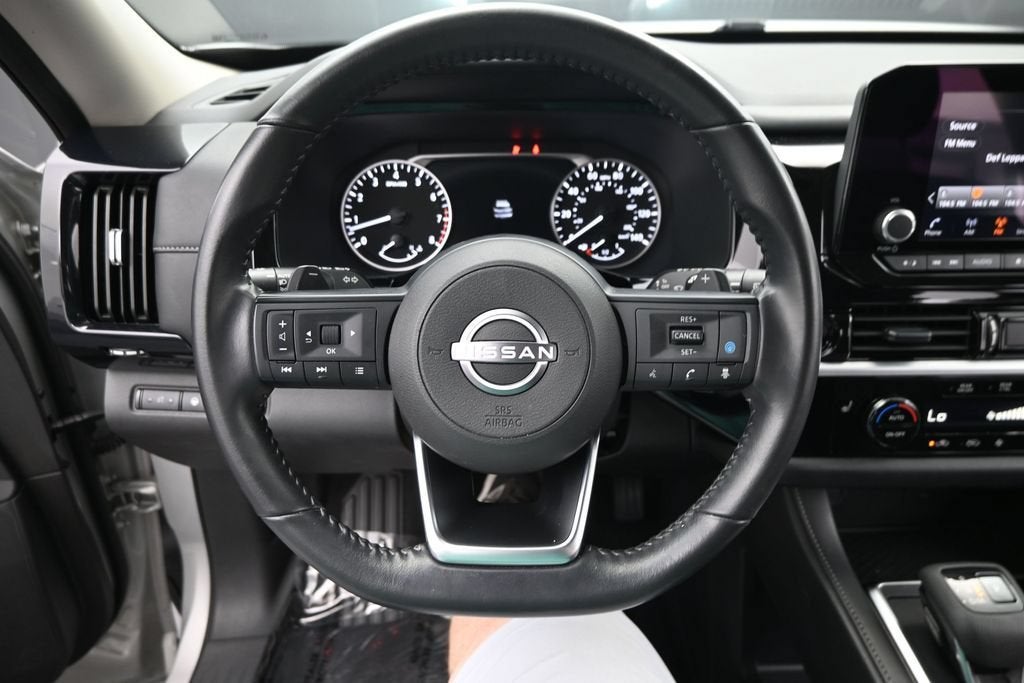 2025 Nissan Pathfinder SV - Photo 16