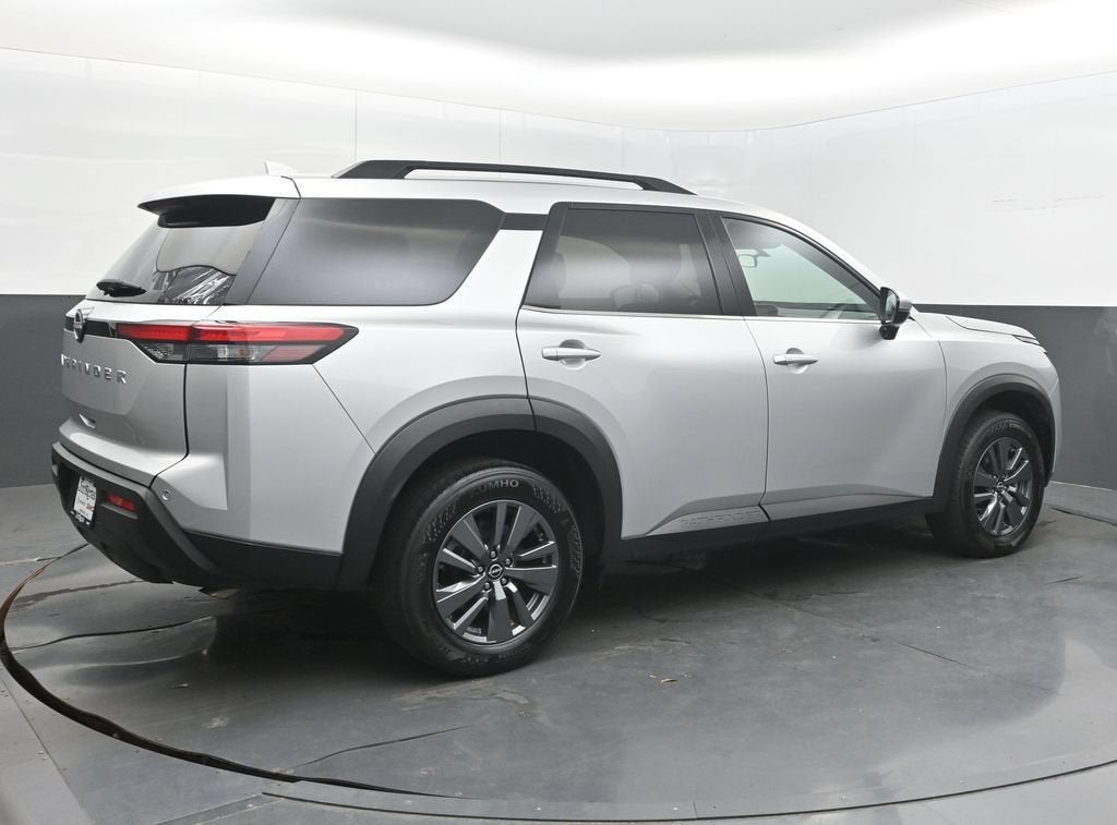 2025 Nissan Pathfinder SV - Photo 7