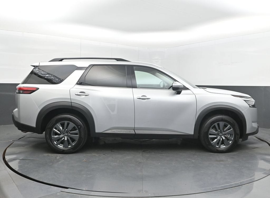 2025 Nissan Pathfinder SV - Photo 8