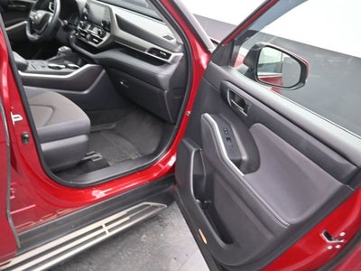 2022 Toyota Highlander LE