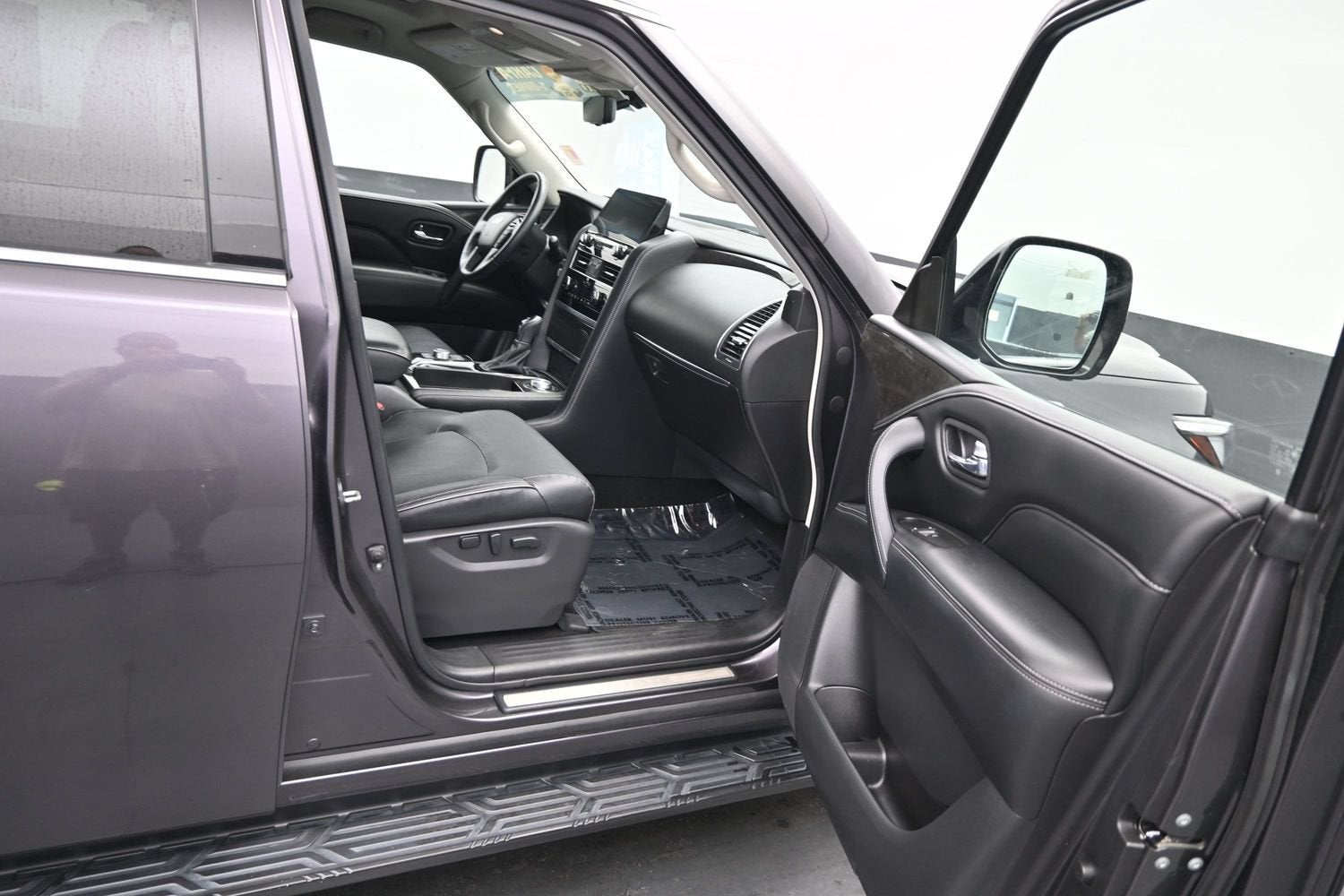 2024 INFINITI QX80 LUXE AWD
