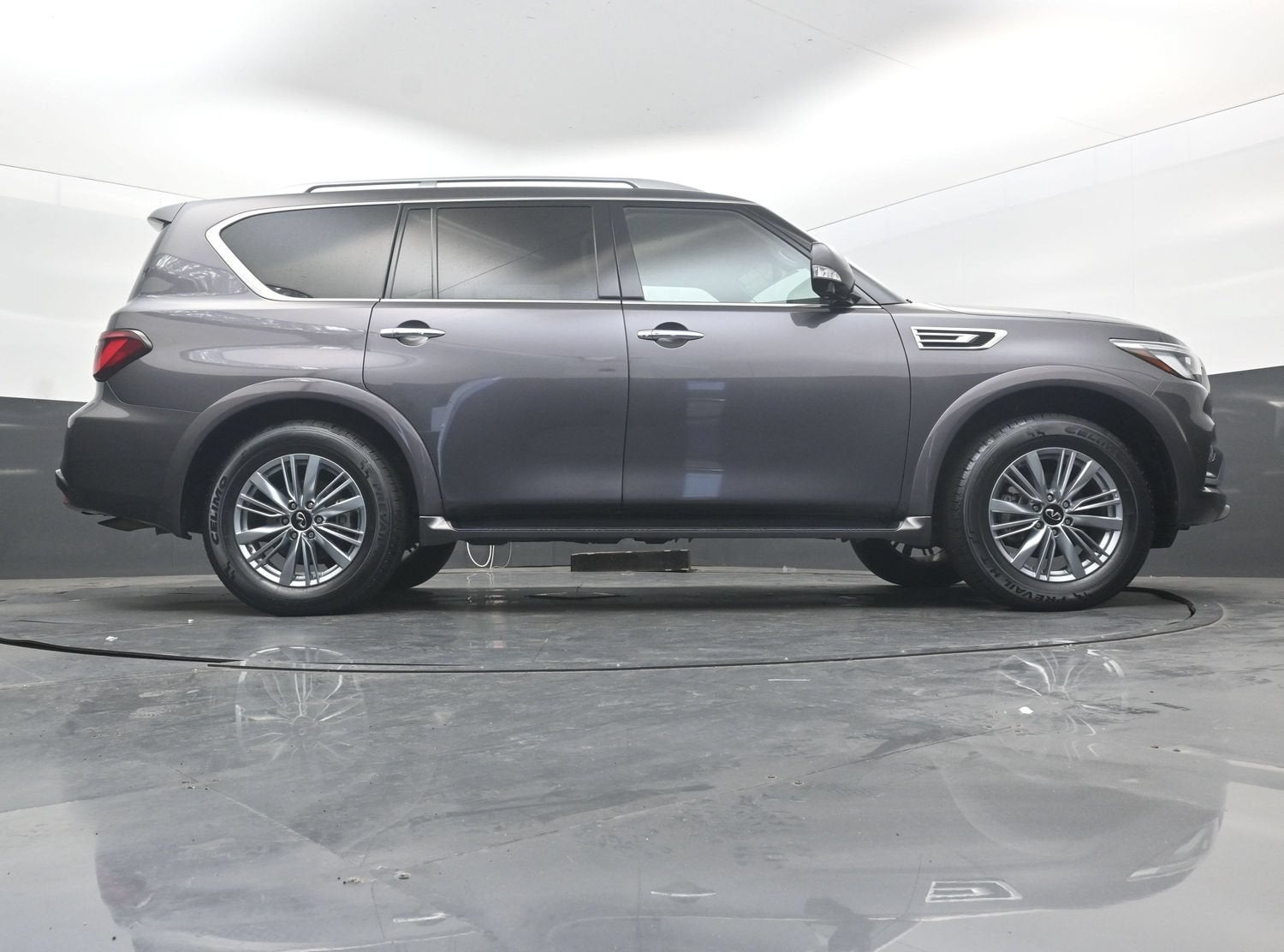 2024 INFINITI QX80 LUXE AWD